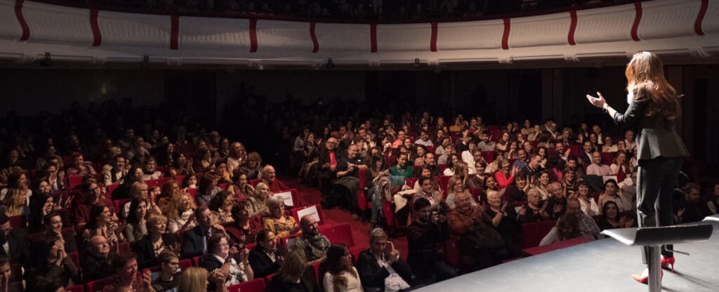 Conferencista Mónica Galán